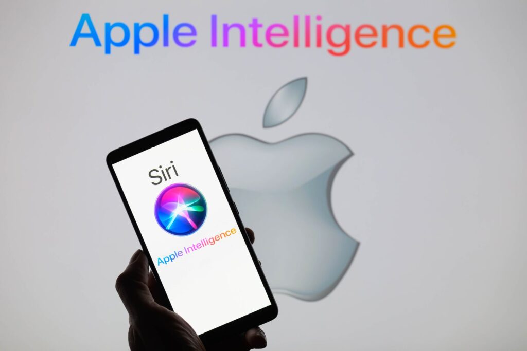 Read more about the article Apple Siri Upgrade Still on Track as Apple Faces AI Researcher Departures