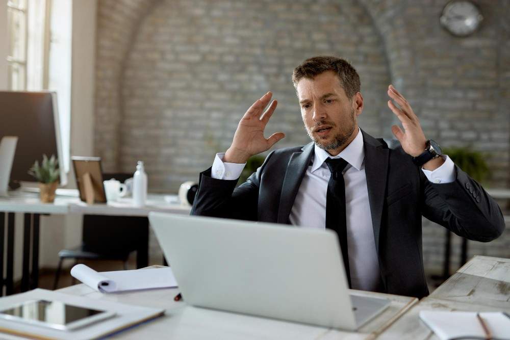 Read more about the article AI Productivity Survey Reveals Shocking Results: 90% of Executives See No Workplace Impact