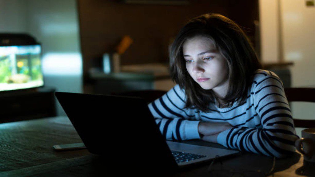Read more about the article Teens Using AI as Therapist: Experts Warn of Risks Behind the Growing Trend