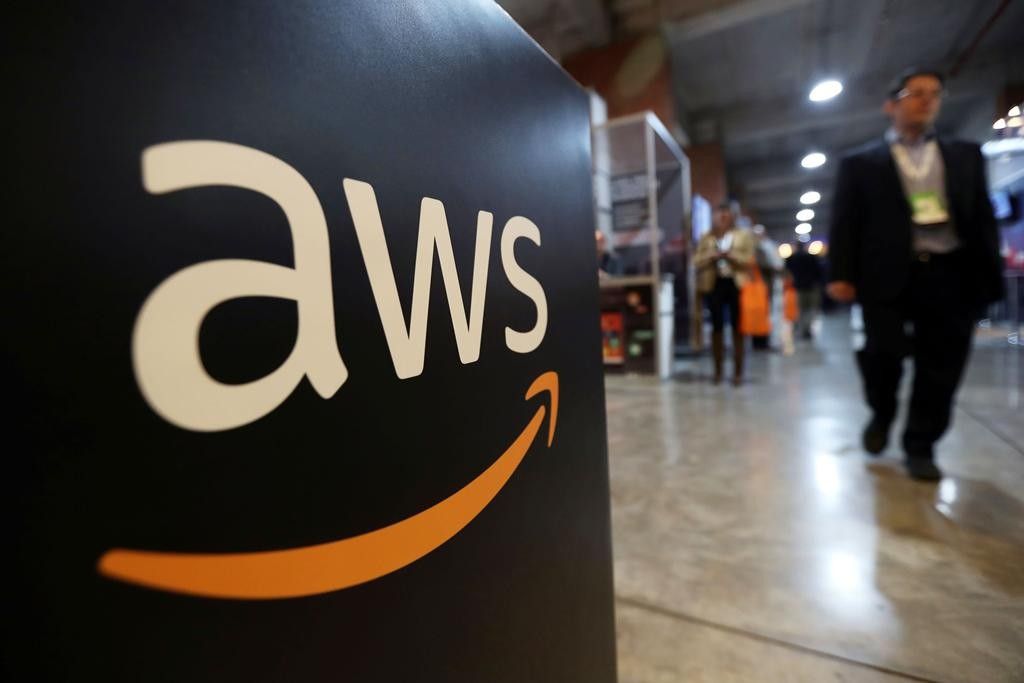 Read more about the article Amazon AI Investment Hits $200 Billion as Cloud Competition Heats Up