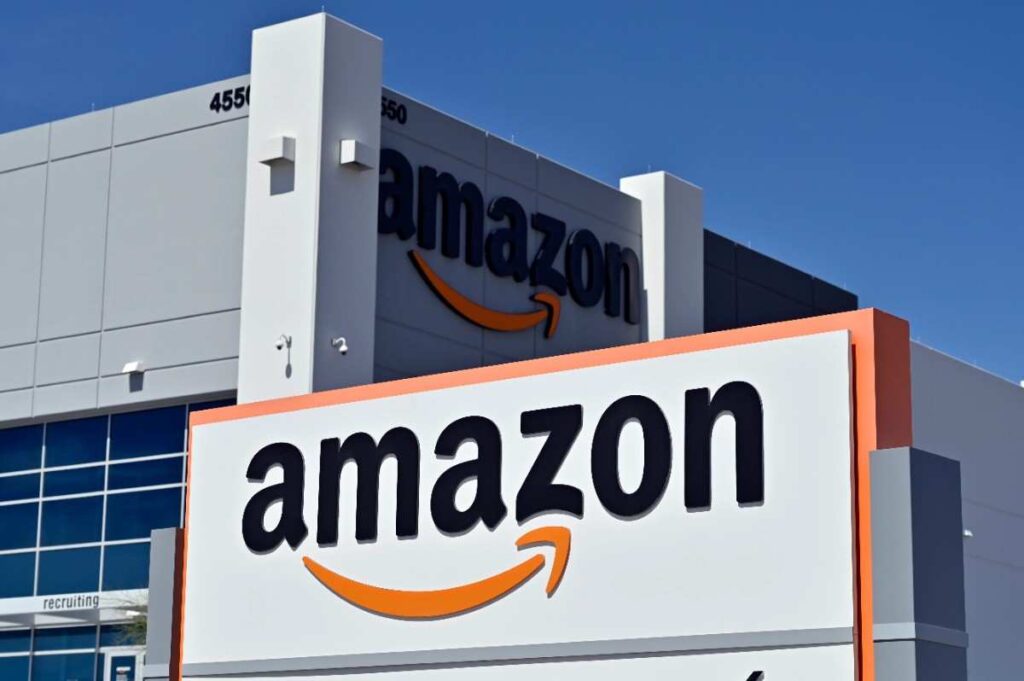 Read more about the article Amazon Layoffs Continue: Fresh Job Cuts Follow 16,000 Reductions as AI Reshapes Corporate Work