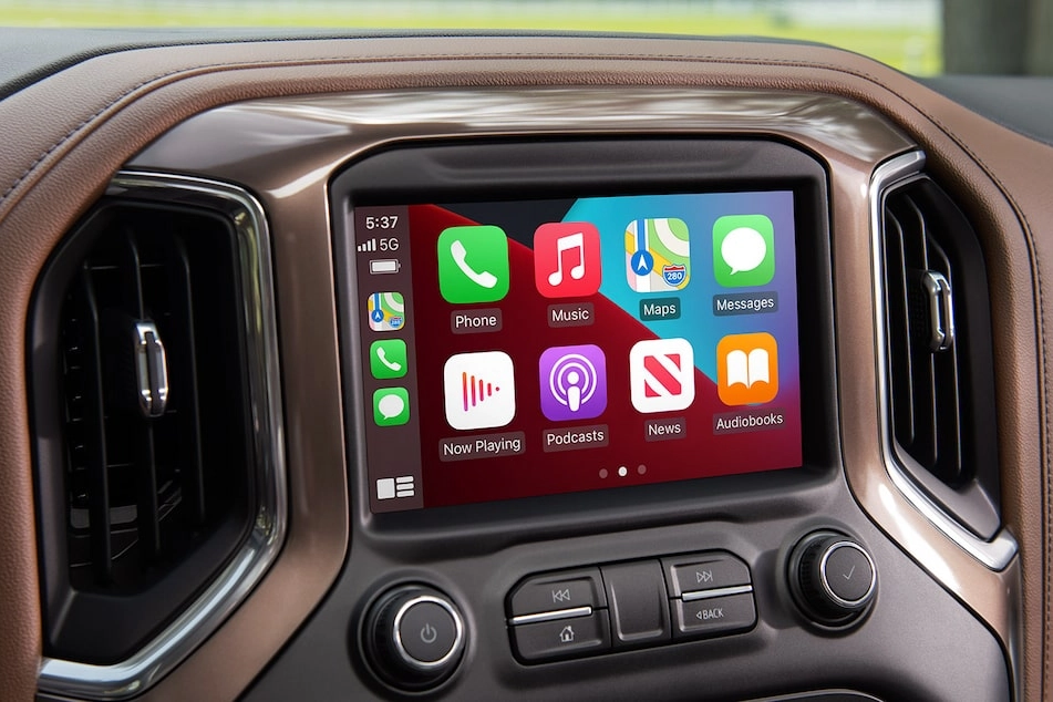 Read more about the article Third-Party AI Voice Apps in CarPlay Are Coming as Apple Ends Siri-Only Control