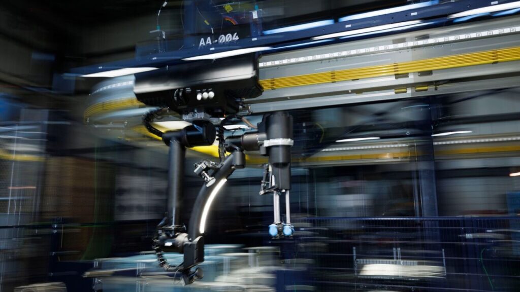 Read more about the article Amazon Blue Jay Robotics Project Halted Months After Launch: AI Warehouse Automation Strategy Shifts