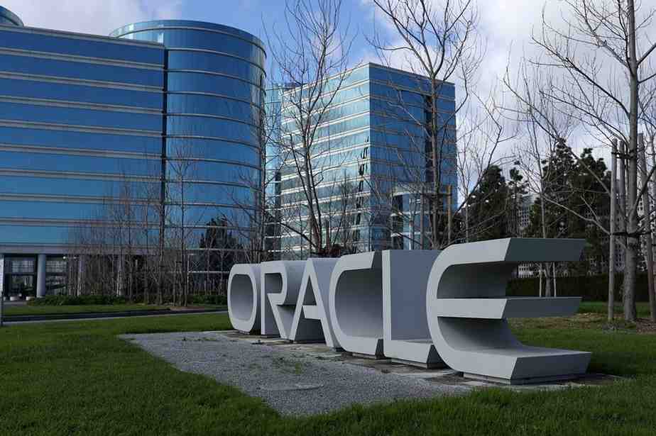 Read more about the article Oracle Layoffs: Tech Giant Plans Up to 30,000 Job Cuts as Banks Pull Back AI Data Centre Funding