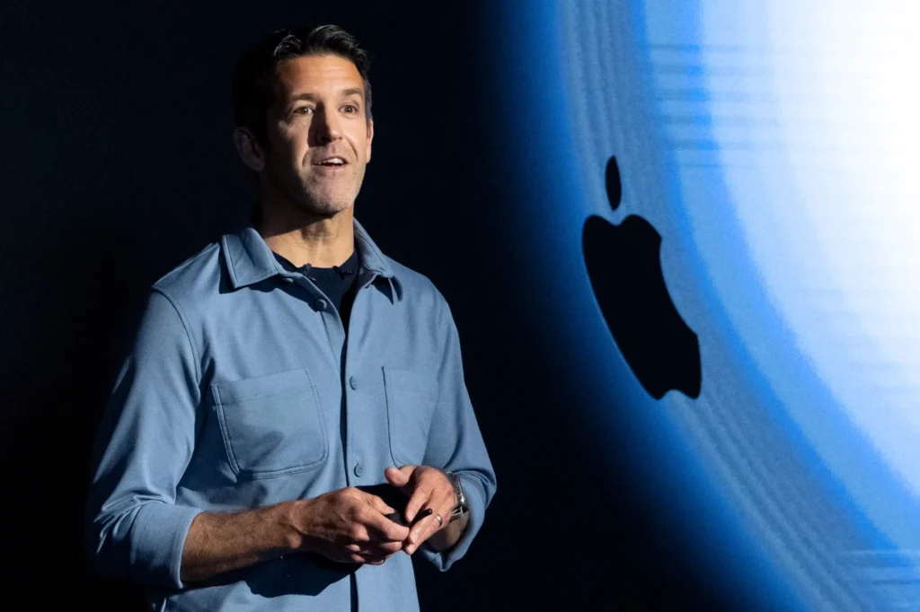 Read more about the article Apple Under Ternus Signals a Bold New Hardware Era Focused on AI Devices