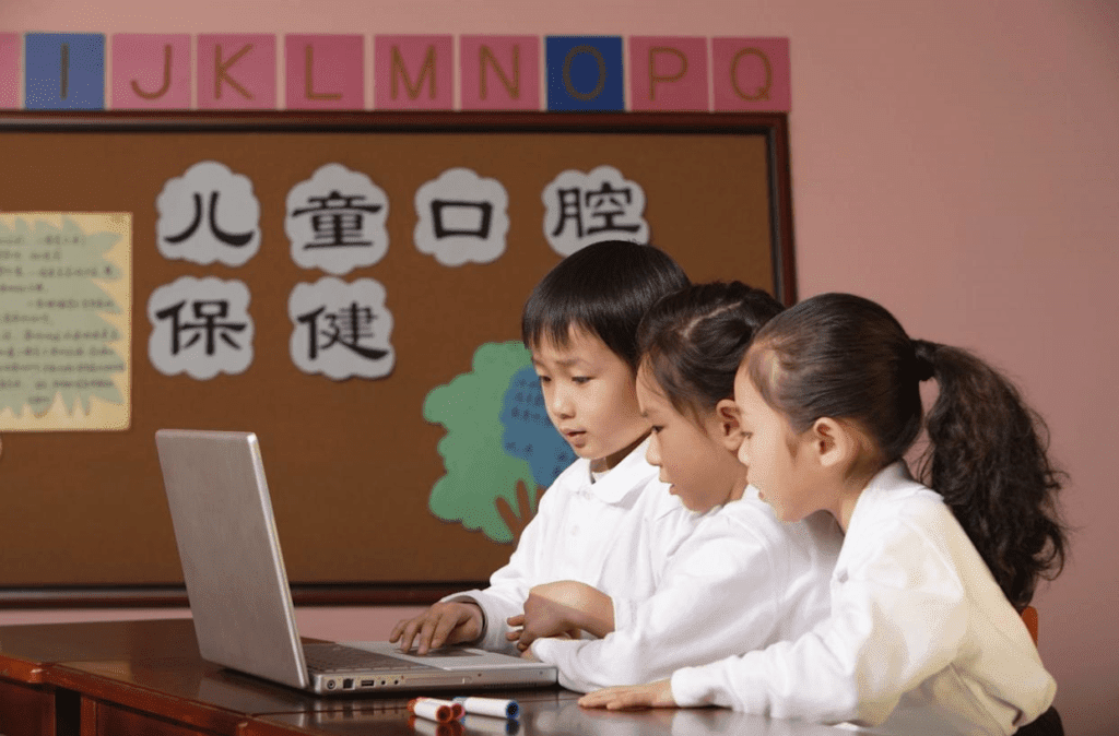 Read more about the article China to Launch AI Courses for Students, Aiming for Global Leadership