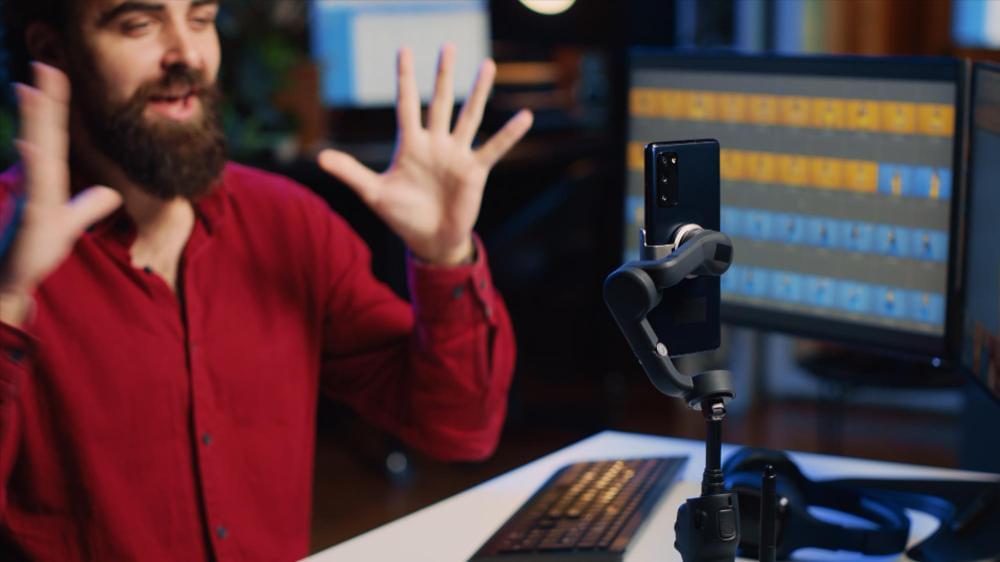 AI Voiceover vs Human Voiceover: Which is Better for Content Creators? 3 Human Voiceover
