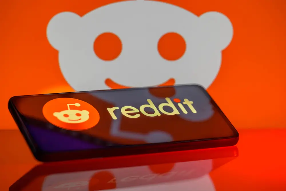 Read more about the article Reddit Answers AI Chatbot Aims to Capture Google-Driven Traffic