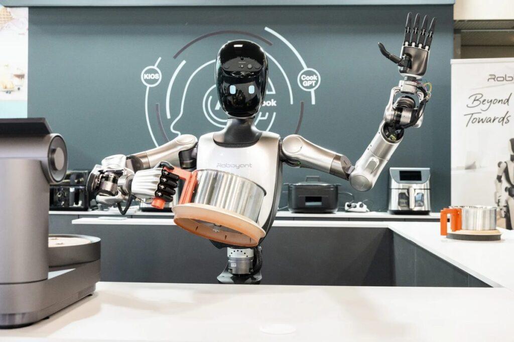 Read more about the article Meet Humanoid Robot R1: Robot That Can Cook and Care Shakes Up Tech World