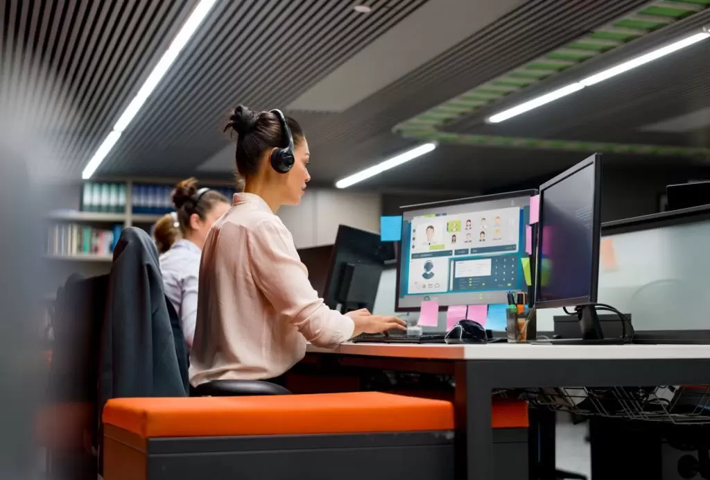 Read more about the article AI Chatbots Replacing India’s Call-Center Workers: Inside the New Automation Boom