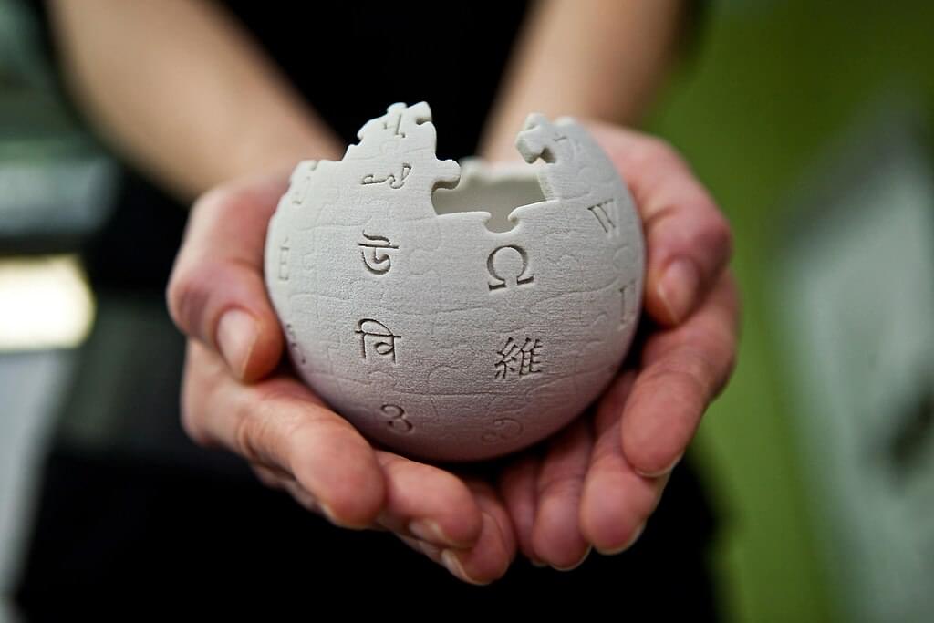 Read more about the article Wikipedia AI Policy Calls on AI Companies to Stop Scraping and Use Its Paid API
